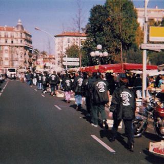 Loading...
