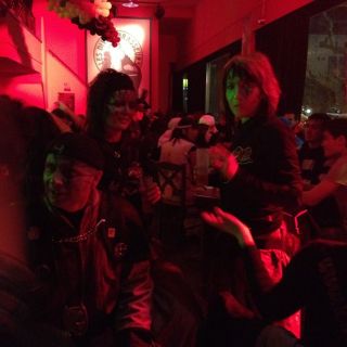 Loading...
