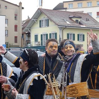 Loading...