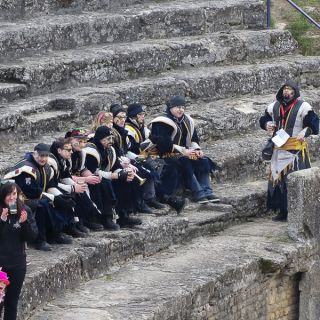 Loading...
