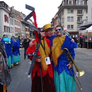 Loading...