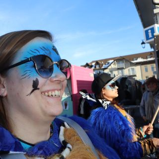 Loading...