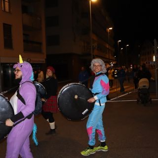Loading...